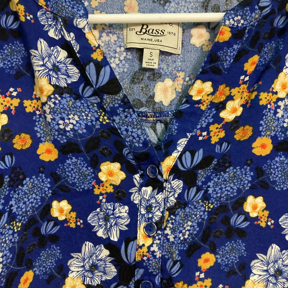 Bass blouse, mostly blue, size s, roomy